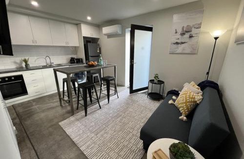 Devonport Apartment | Cozy Apt with Aircon & Loft Bedroom in Prime Location