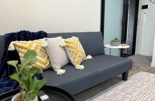 Devonport Apartment | Cozy Apt with Aircon & Loft Bedroom in Prime Location