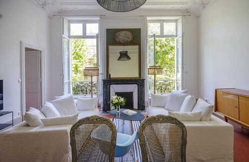 Palais de justice Apartment | Garden View Retreat Near the Old Port - Family-Friendly Stay