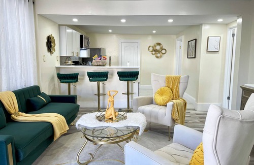 Utica House | Premier Apartment with Ultrafast Speed & Free Internet