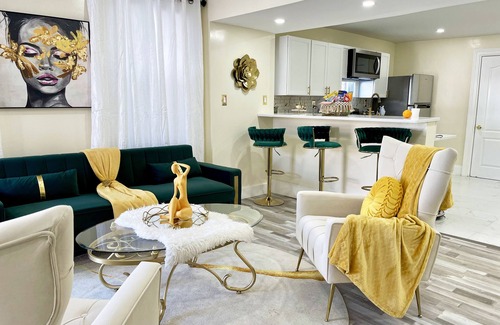 Utica House | Premier Apartment with Ultrafast Speed & Free Internet