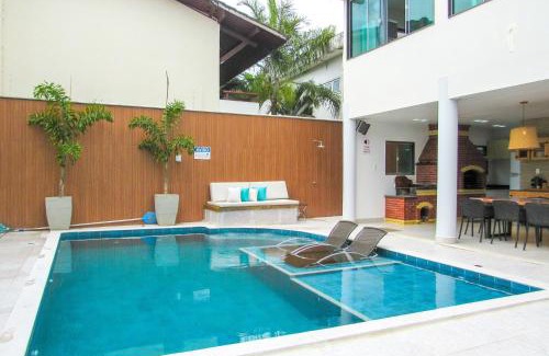 Porto Seguro Apartment | Relaxing Retreat: Poolside 150m from Mundaí Beach