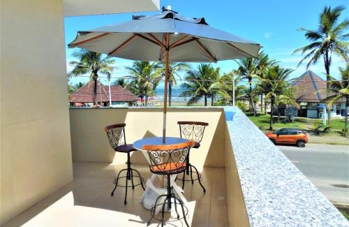 Balneario Florida Apartment | Beachfront Retreat: Pet-Friendly Ocean View in Peruíbe