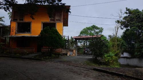 Ulloa Apartment | Pet-Friendly Apto/Cabaña Naranja with 9/10 Guest Rating