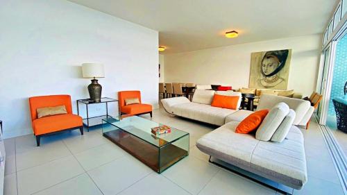 Centro Apartment | Scenic Oceanfront Apartment with Pet-Friendly Amenities