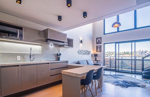 Azenha Apartment | Conveniently Located Azenha Apartment with Pool & Spa