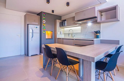 Azenha Apartment | Conveniently Located Azenha Apartment with Pool & Spa