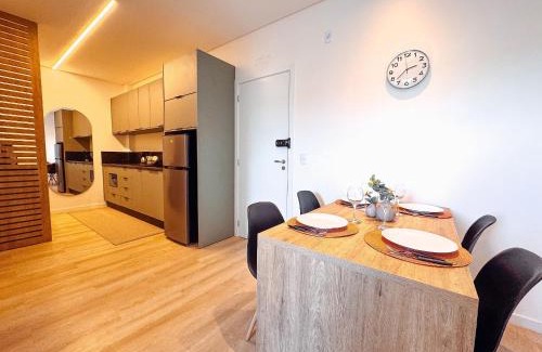 Santa Terezinha Apartment | Apto com 1 quarto e sacada com churrasqueira
