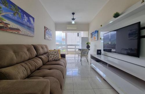 Jardim Capricornio Apartment | Beachfront Apartment in Caraguatatuba with Pool & Breakfast