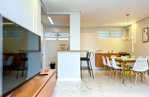 Boqueirao Apartment | Cozy Beachfront Apartment with Wi-Fi in Santos, SP