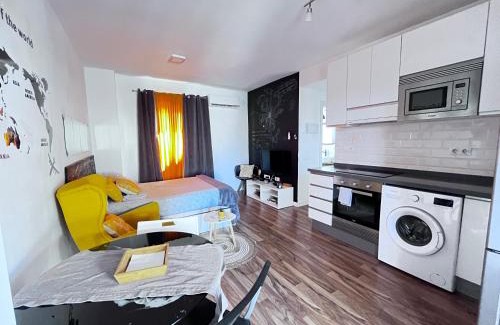 Cartama Apartment | Cozy Apto-Estudio Near Málaga Center - Pet Friendly Stay