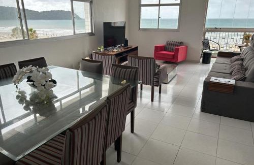 Boqueirao Apartment | Oceanfront Retreat: APTO FRENTE PARA MAR BOQUEIRÃO
