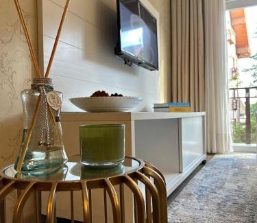 Carniel Apartment | Impeccable Apartment with Heated Pool and Jacuzzi Retreat