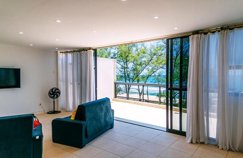 Recreio dos Bandeirantes Apartment | Cozy Rooftop Apartment Just 190m from Rio's Beach