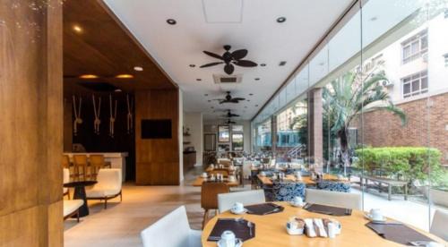 Pompeia Apartment | Ocean View Retreat: Family-Friendly Getaway by the Beach