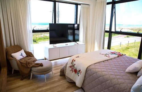 Centro Apartment | Serene Beachfront Apartment with Private Pool & Ocean Views