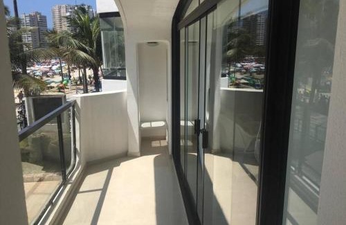 Vila Luis Antonio Apartment | Oceanfront Escape at Apto Pé Na Areia - Praia das Astúrias