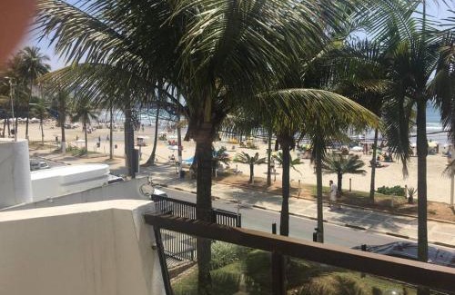 Vila Luis Antonio Apartment | Oceanfront Escape at Apto Pé Na Areia - Praia das Astúrias
