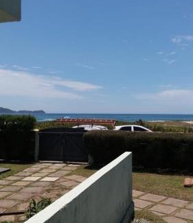 Foguete Apartment | Seaside Retreat: Apto Pé na Areia with Free Wi-Fi