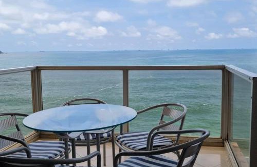 Morro do Maluf Apartment | Beachfront Apto Pitangueiras with Scenic Ocean Views