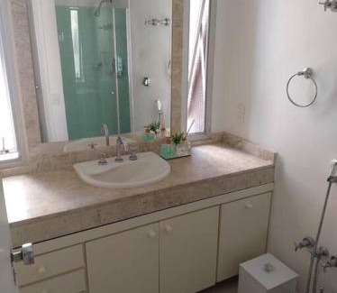 Morro do Maluf Apartment | Beachfront Apto Pitangueiras with Scenic Ocean Views