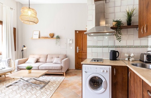 San Ildefonso Apartment | Cozy Apto Real Bajo Cartuja: Patio, Wi-Fi & Top Ratings