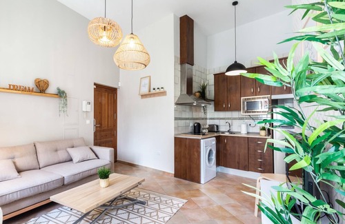 San Ildefonso Apartment | Cozy Apto Real Bajo Cartuja: Patio, Wi-Fi & Top Ratings