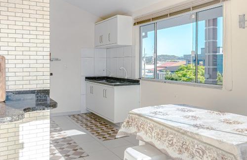 Praia do Sonho Apartment | Family-Friendly APTO Schmitt 01 - Steps from the Beach