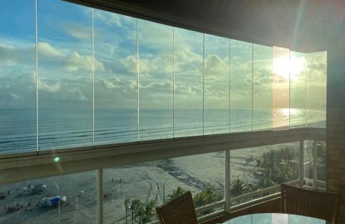 Canto do Forte Apartment | Oceanfront Apto Varanda Gourmet with Free Wi-Fi & Pets Welcome