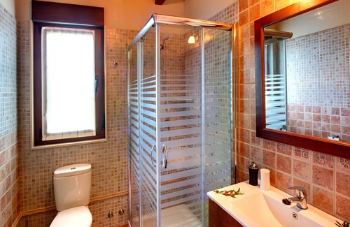 Valdes Cottage | Pet-Friendly Casa Torre de Paz with Oceanfront Views