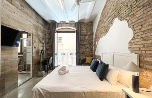 Barri Vell Apartment | Poolside Retreat in the Heart of Historic Old Town