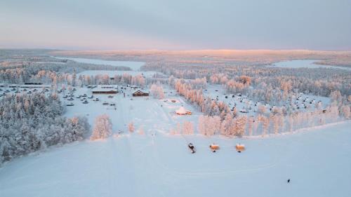 Apukka Hotel | Experience Apukka Resort: Beachfront Getaway with Hot Tub