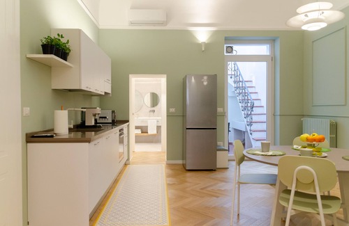 Brindisi Histotic Center Apartment | San Lorenzo Apartment with Spa & Hot Tub Amenities