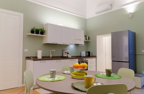 Brindisi Histotic Center Apartment | San Lorenzo Apartment with Spa & Hot Tub Amenities