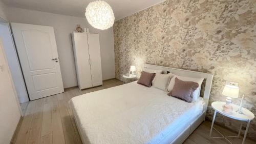 Alba Iulia Apartment | Guest Rated 10/10: Apulum Apartment for Families