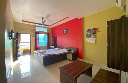 Jorhat House | Cozy Apurba Guest House: Pet and Child Friendly Retreat