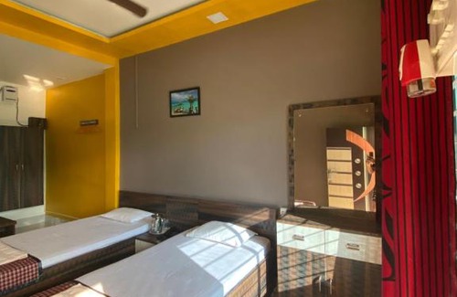 Jorhat House | Cozy Apurba Guest House: Pet and Child Friendly Retreat