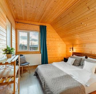 Calatele Villa | Inviting Duo Cabin: 4-Star Retreat with Private Pool & Hot Tub