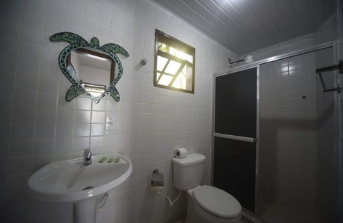 Ilha Grande Hotel | Relax at Aquário Pousada Hostel: Pool, Spa & Family Friendly