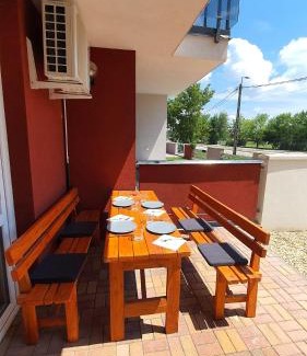 Tiszaujvaros Apartment | Guest Rated 10/10: Aqua Apartman with Family-Friendly Amenities