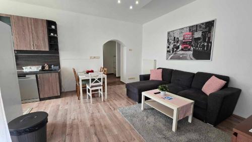 Tiszaujvaros Apartment | Guest Rated 10/10: Aqua Apartman with Family-Friendly Amenities