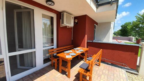 Tiszaujvaros Apartment | Guest Rated 10/10: Aqua Apartman with Family-Friendly Amenities