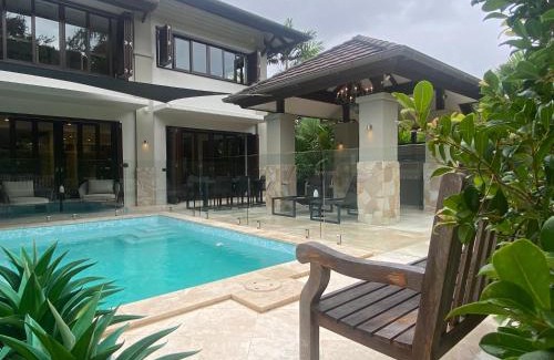 Port Douglas Villa | Beachfront Bliss at AQUA Villa Port Douglas - 9/10 Rated!