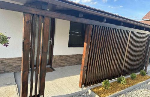 Sincraieni House | Guest Rated Aqua Garden with Family Amenities & Hot Tub