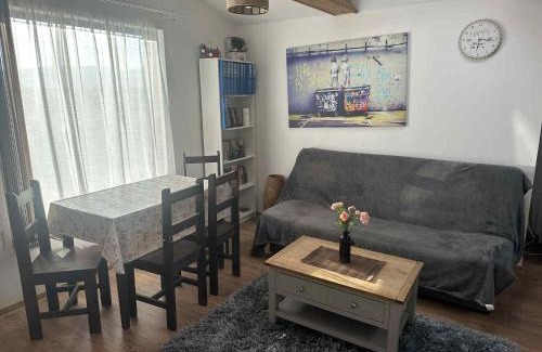 Sincraieni House | Guest Rated Aqua Garden with Family Amenities & Hot Tub