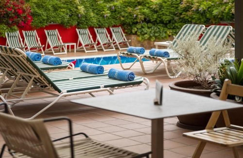 Lloret Town Center Hotel | Relax at AQUA Hotel Bertran Park with Ocean View Amenities