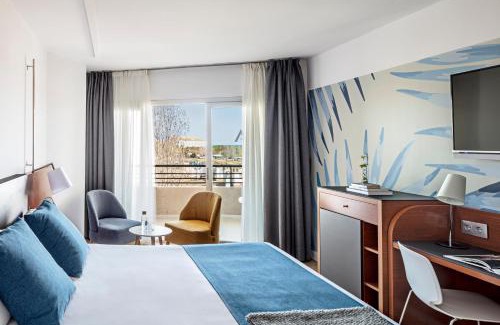 Santa Susanna Hotel | Relaxing AQUA Hotel Onabrava & Spa: 4-Star Oceanfront Escape