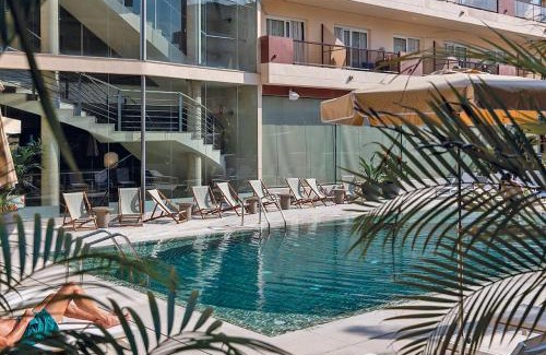 Pineda de Mar Hotel | Discover Aqua Hotel Promenade & Spa: Oceanfront Relaxation