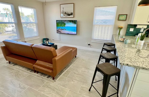 Fort Walton Beach Condo | Pet-Friendly Aqua La Vista: Rated 9.8, Oceanfront Bliss!