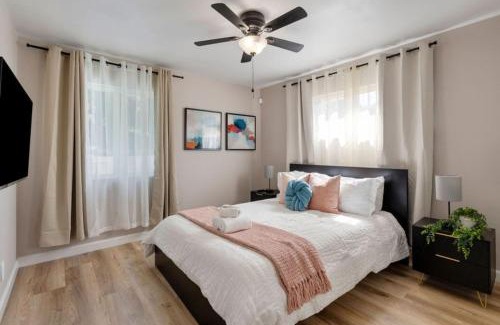Montebello House | Aqua Oasis - Games - Close to DT - Sleeps 10